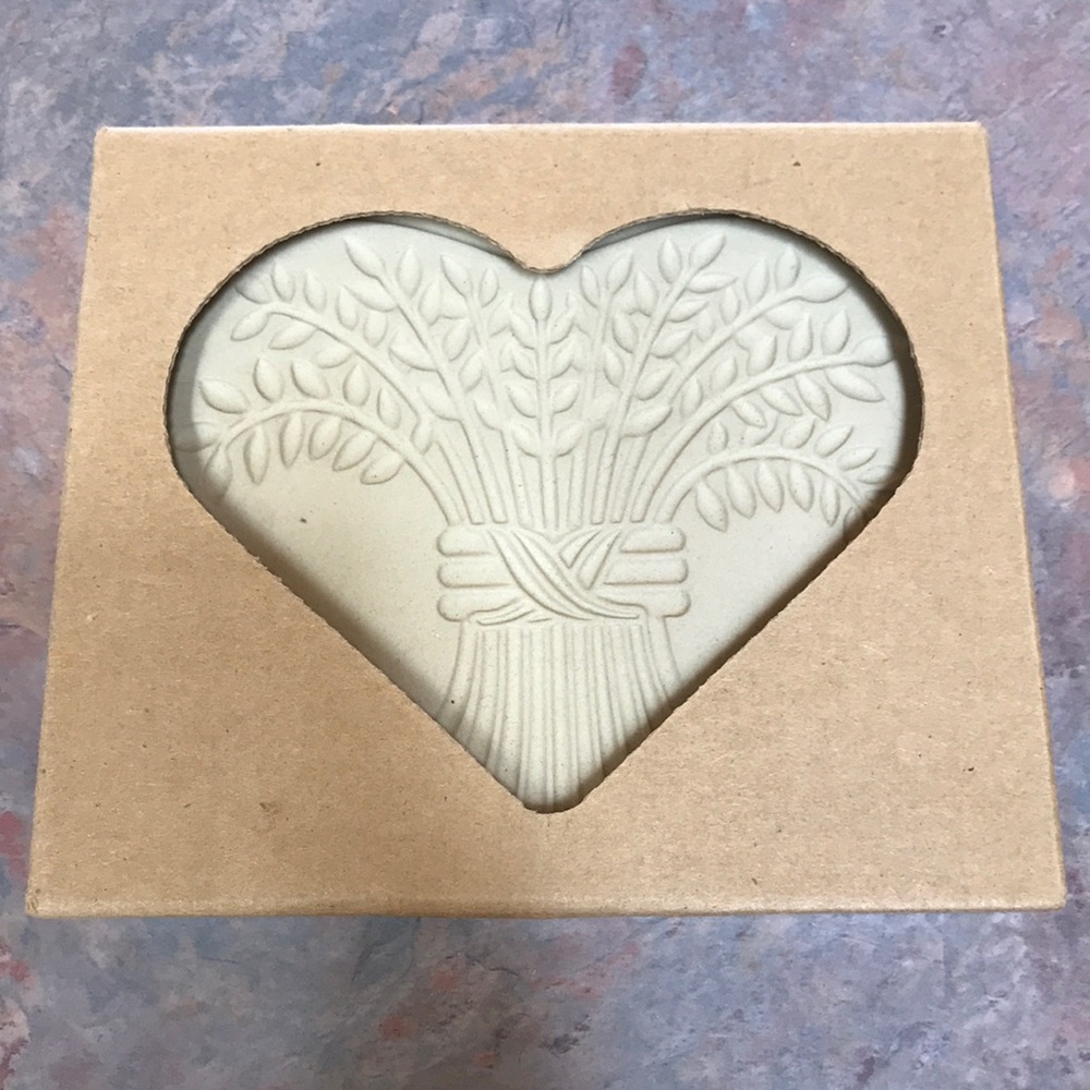 Pampered Chef Bountiful Heart Cookie Mold